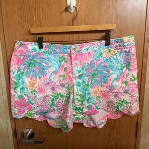 Beautiful Lilly Pulitzer shorts size 16 print only worn once!